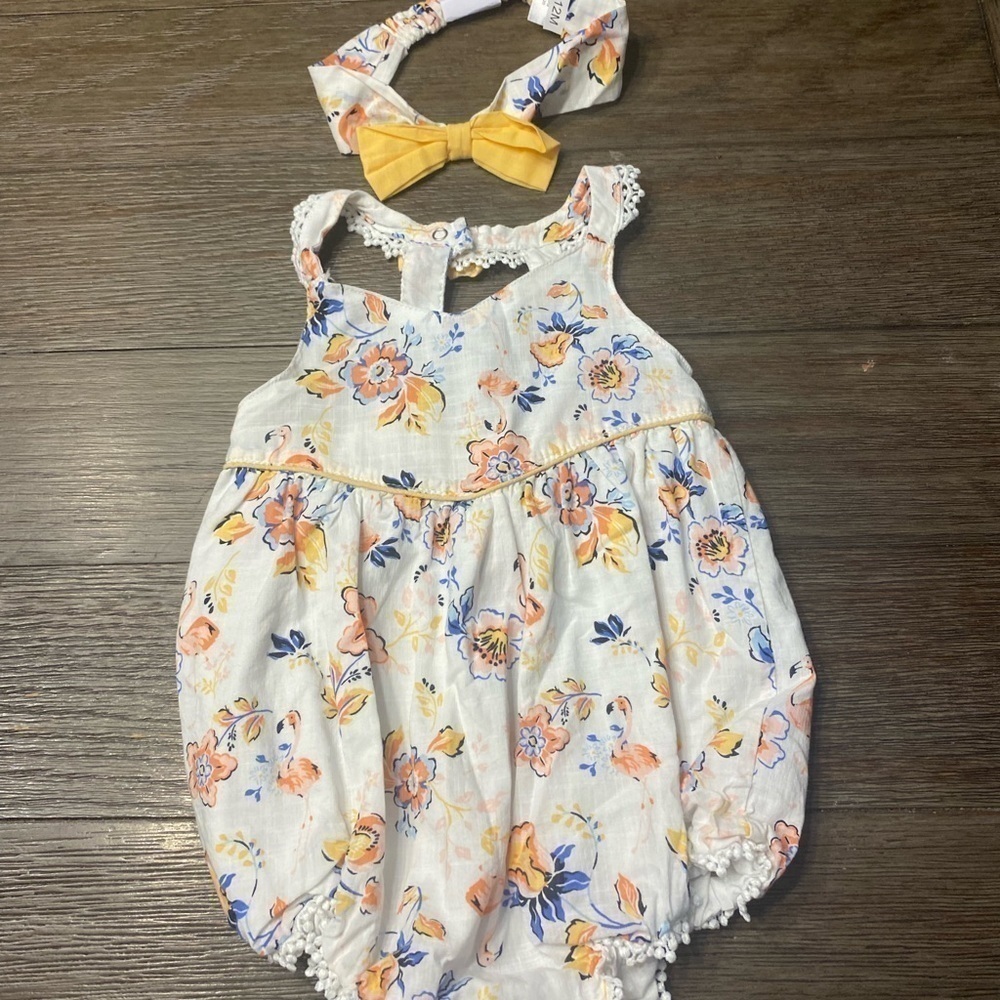 New Baby Girl Floral Flamingo
Bubble Romper by Shabby Chic
Size 12 M w/ Headband